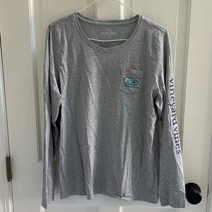 Vineyard Vines gray long sleeve tee woman’s size large.
